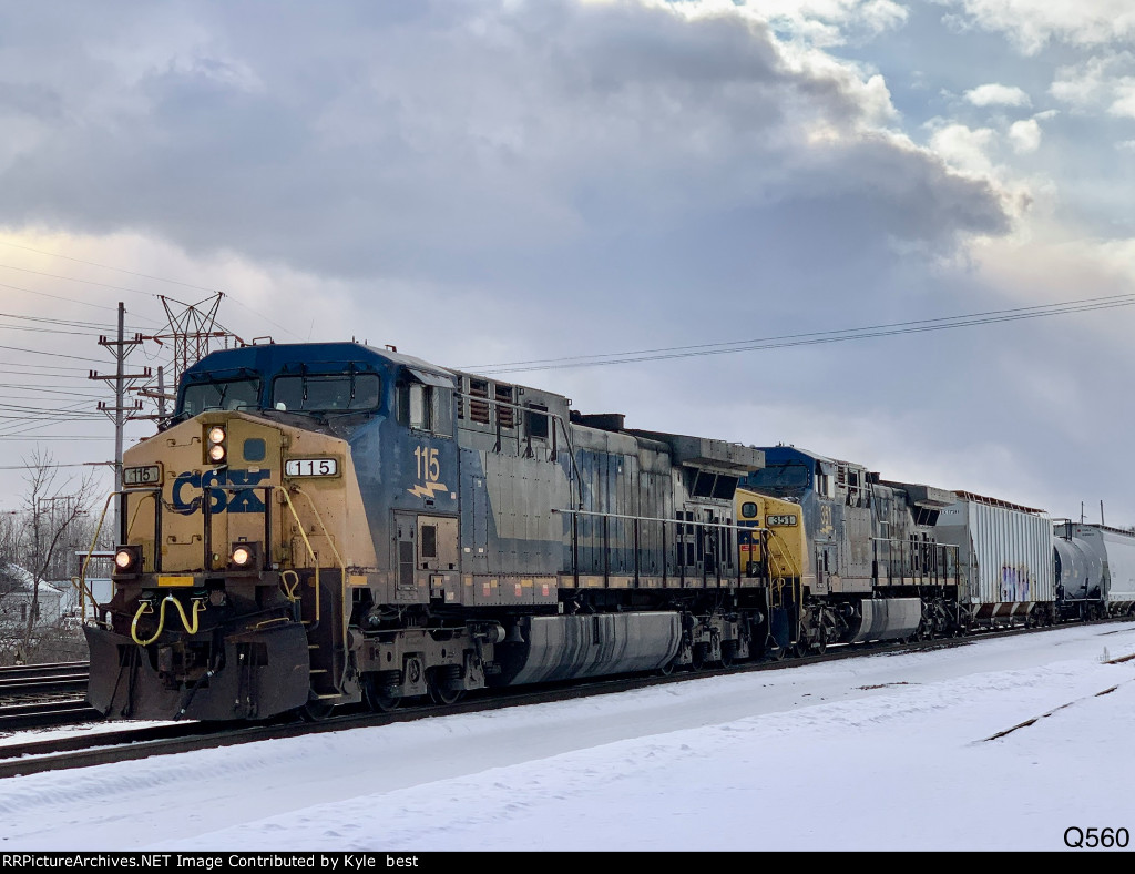 CSX 115 on Q560